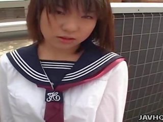 Japoniškas jaunas paauglys sucks varpa necenzūruotos