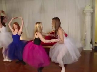 Flickor borta vild - ung ballet dancers gå rogue på deras galet instructor