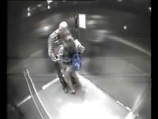 Idegen baszik lányok -ban lift