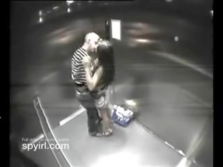 Pár amelynek xxx videó film tovább szálloda lift kap elcsípett tovább rejtett kamera