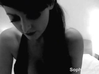 Cycate brytyjskie gwiazda porno sophie dee onanizuje się na ty w czarne i białe